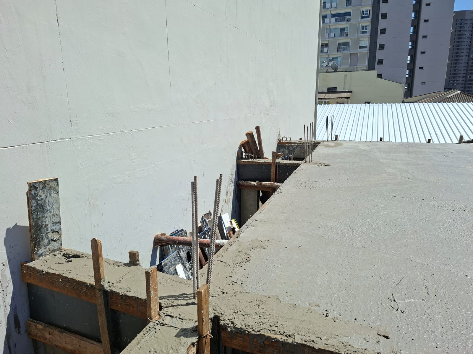 Laje em concreto com acabamento recente