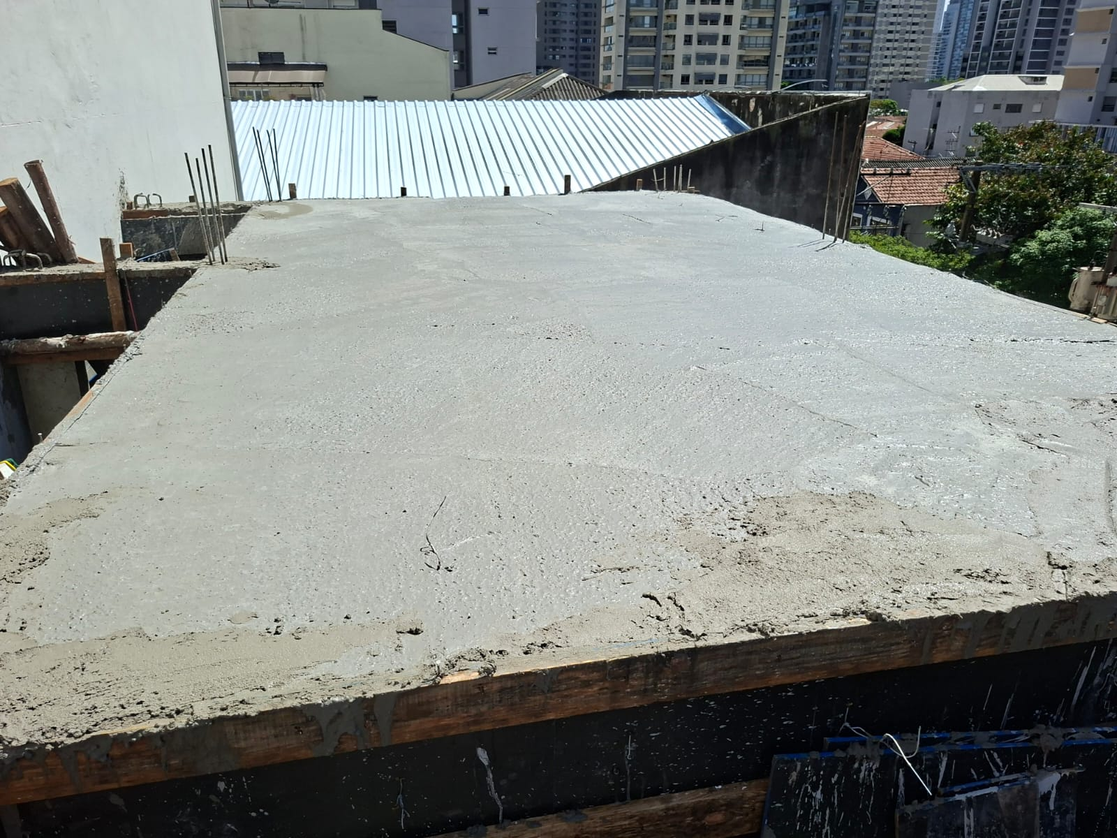 Laje concretada em obra executada pela J.M Construções
